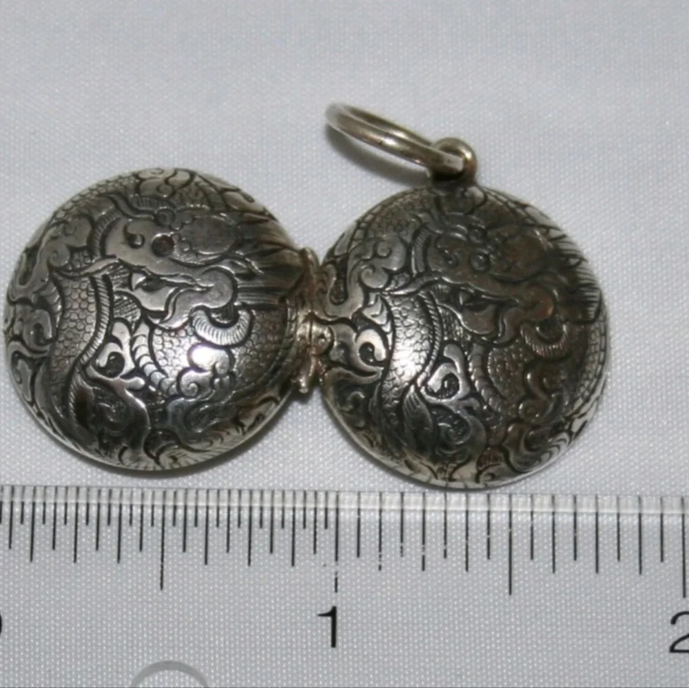 Rare Vintage Silpada Sterling Silver Etched Dragon Locket Pendant - Picture 9 of 15